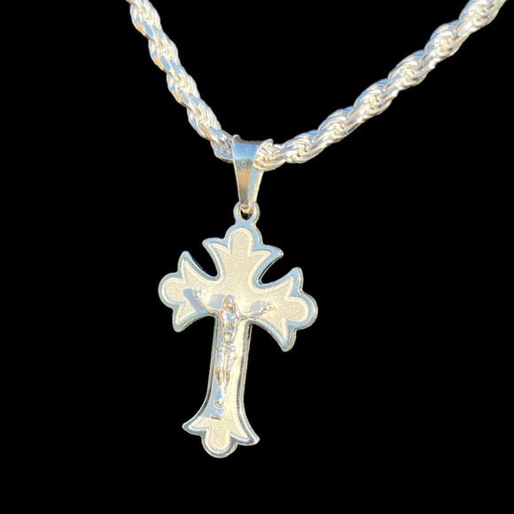 20” Sterling Silver Rope Chain With Cross Pendant - Picture 4 of 8